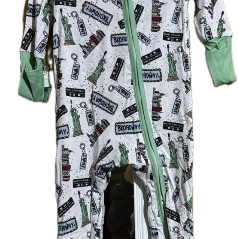 BAMBOO Kids One Piece Zippy - Green and White Broadway I ❤️ NY